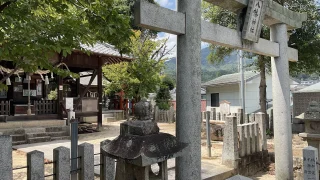 廿日市の佐方八幡神社の堀田仁助さんの灯篭を道標に